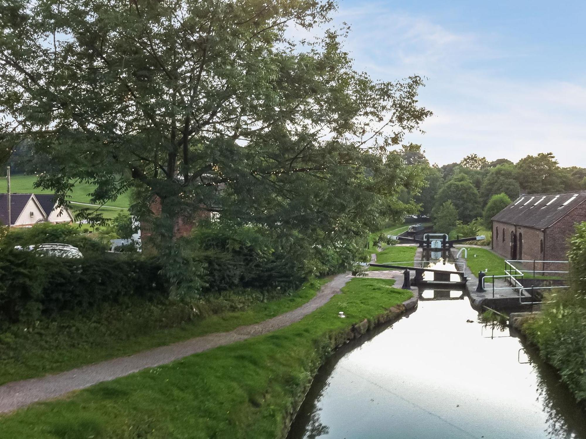 Serenity- Uk38551 Endon Buitenkant foto